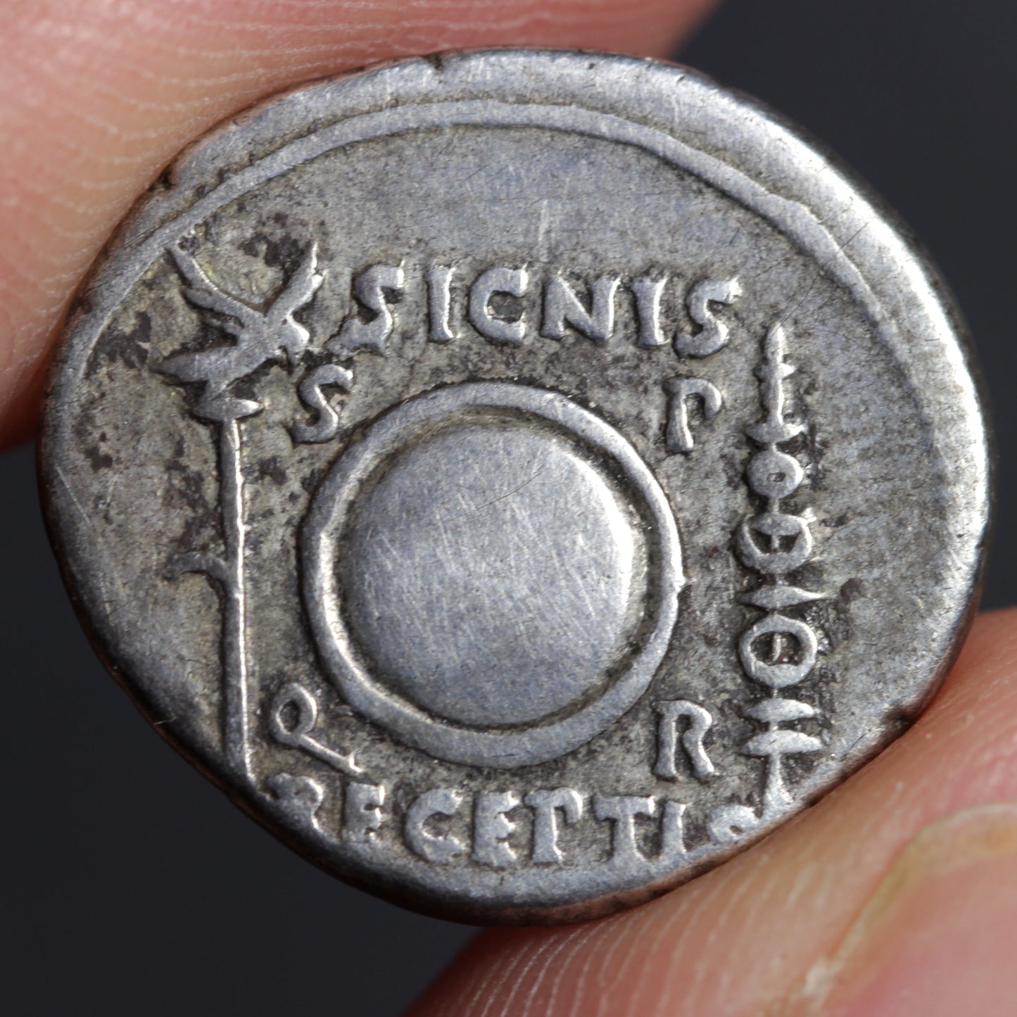 augustus denarius reverse side, showing inscription and aquila