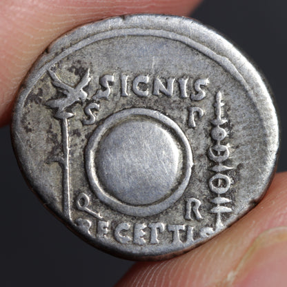 augustus denarius reverse side, showing inscription and aquila