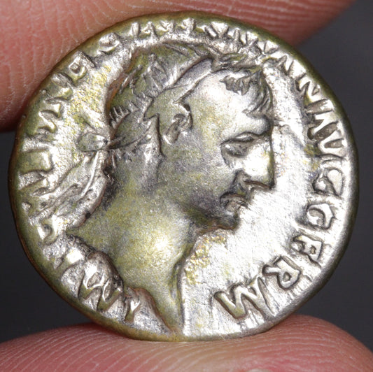 denarius coin showing portrait of trajan