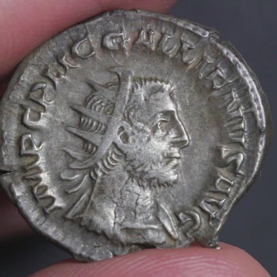 video of gallienus antoninianus being rotated between fingers to show both sides